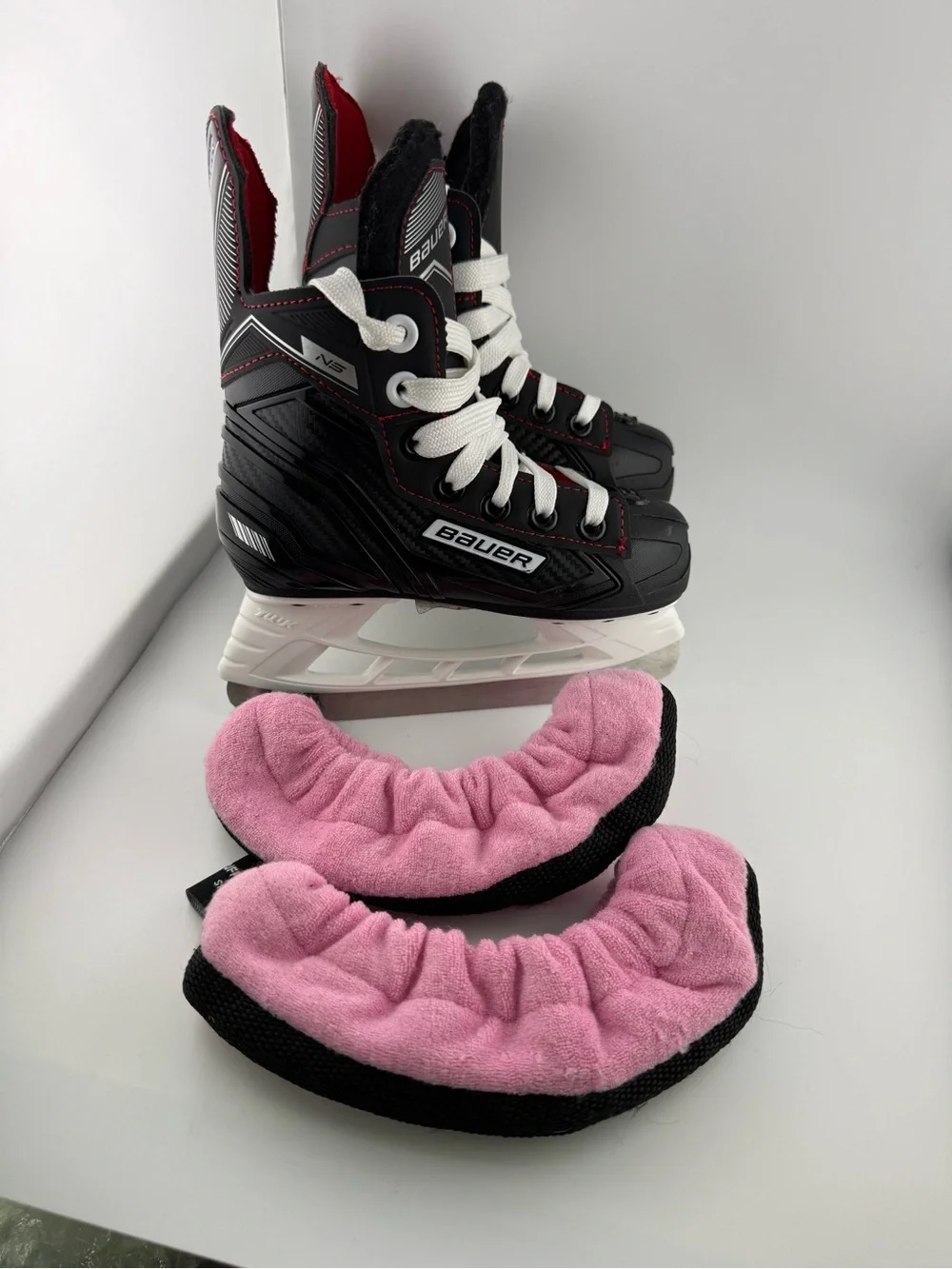 Bauer NS Youth Hockey Skates Size 9Y - Excellent Condition with Pink Soakers